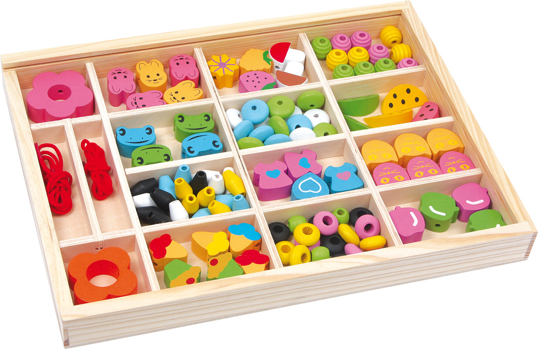 Medinių karoliukų/papuošalų vėrimo rinkinys  Small Foot